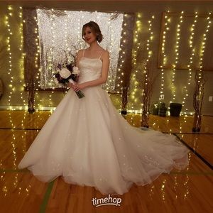 Wedding dress size 2 . David’s bridal brand
